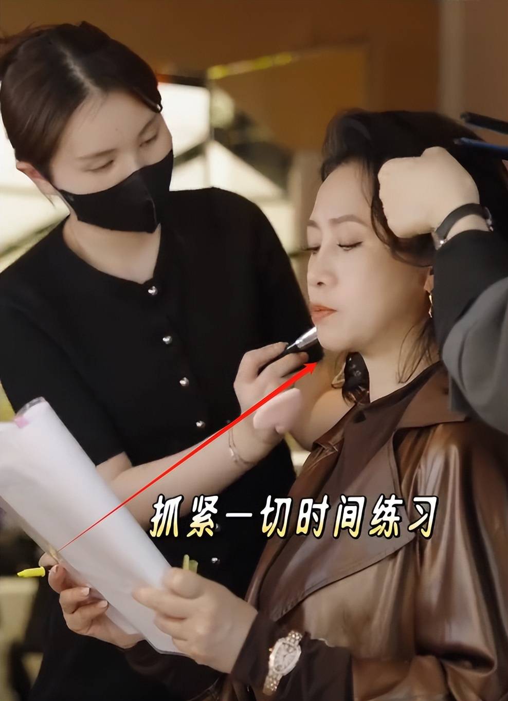 斜大小眼明显穿华贵礼服联合国演讲冰球突破56岁翁虹近况曝光脸歪嘴(图4)