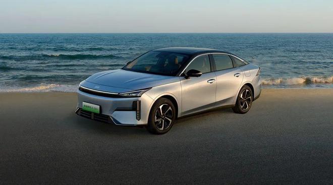 河L6 EM-i开“卷”续航和座舱冰球突破技巧限时798万起吉利银(图3)