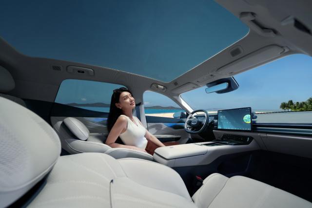 EM-P正式上市限时价1398万元起冰球突破豪华版手机版全新领克07(图8)